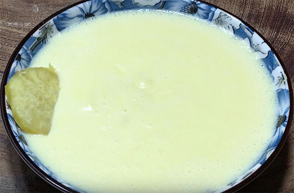 Cháo trứng gà khoai lang và sữa tươi