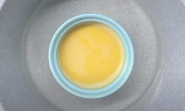 Cách làm bí đỏ hấp trứng sữa cho bé ăn dặm